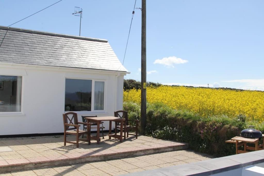 Ferienwohnung The Old Dairy, Land'S End, Sennen Exterior foto